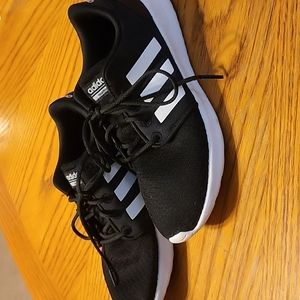 Women's size 8 Adidas tennis shoes